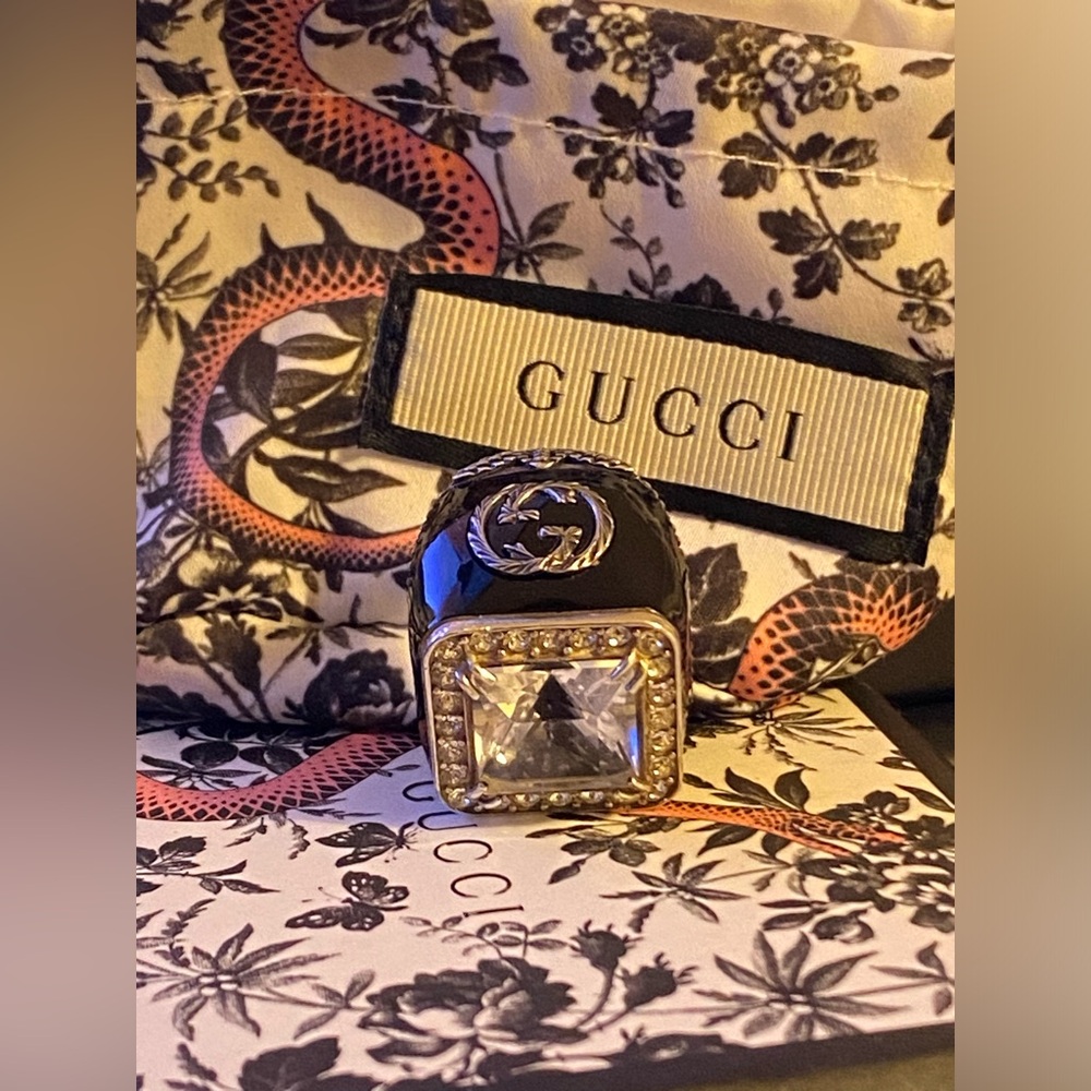 The Gucci GG Crystal-embellished Signet Ring in White. Size 6.5
